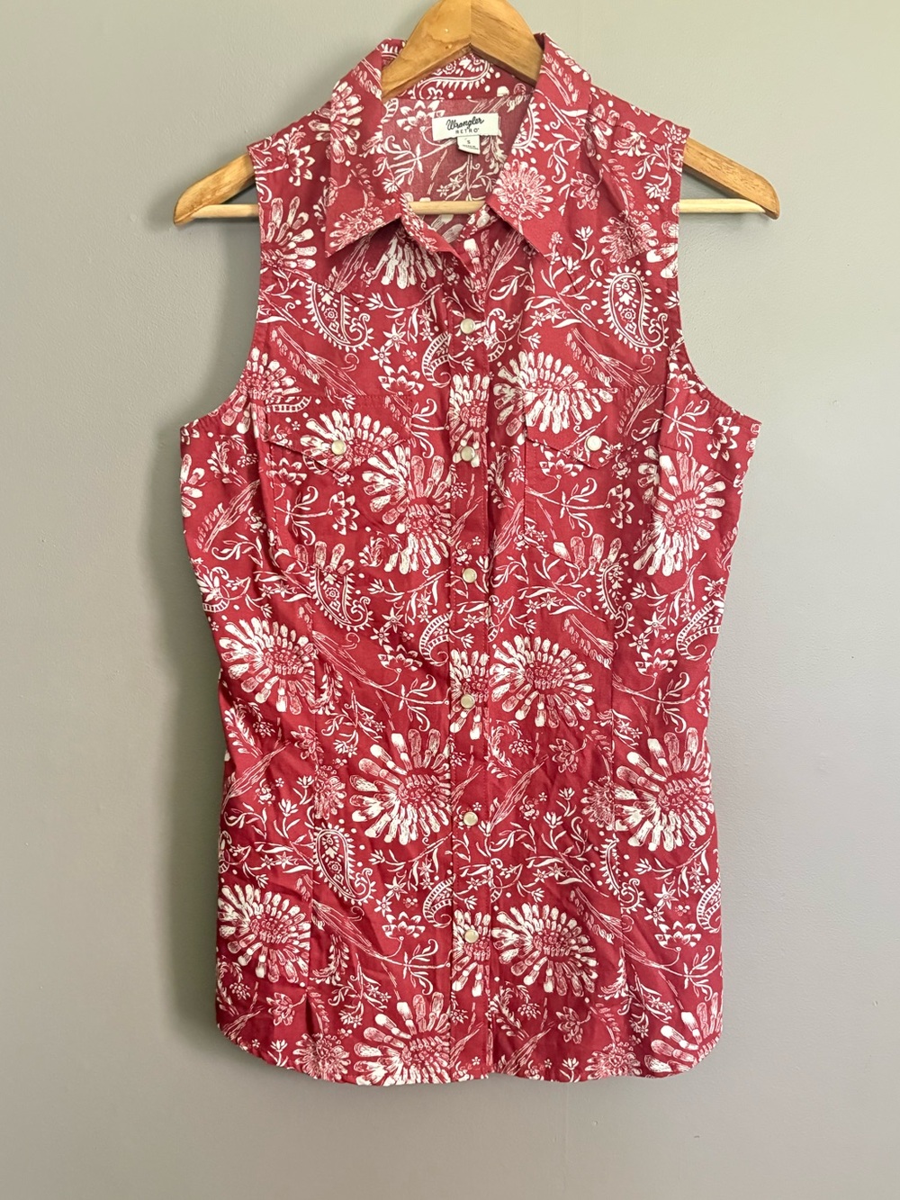 Wrangler Red Floral Sleeveless Button-Front Shirt Size Small
